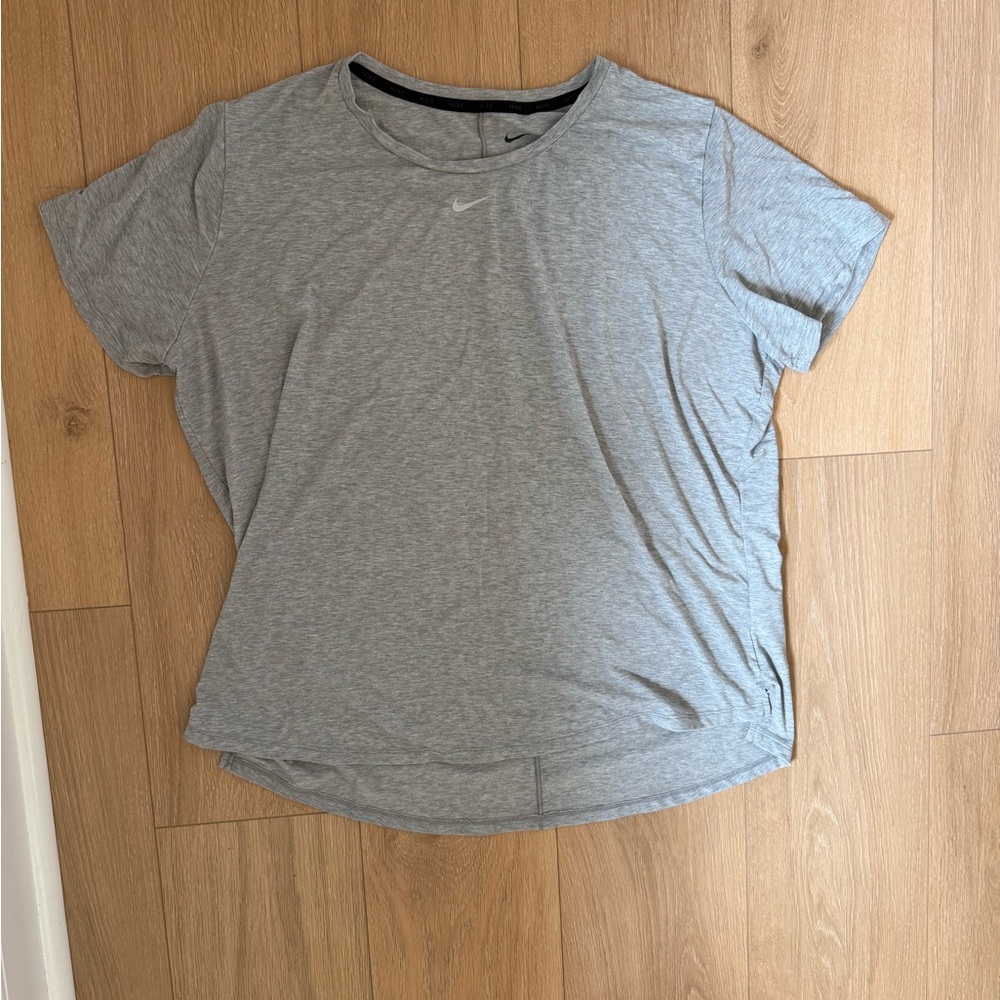 Nike Gray Short Sleeve Crew Neck T-Shirt